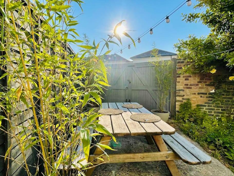 Northdene Cottage: Cozy Seaside Retreat with Woodburning Charm Deal Exterior photo