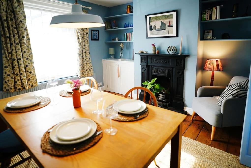 Northdene Cottage: Cozy Seaside Retreat with Woodburning Charm Deal Exterior photo